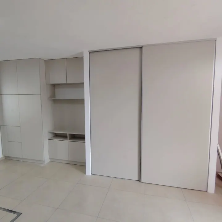 Mueble de garage con puertas altas · Muebles en Roca, General Roca